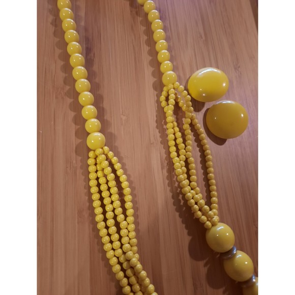 Yellow and Silver Tone Bead Necklace Vintage with Earrings - Picture 3 of 6